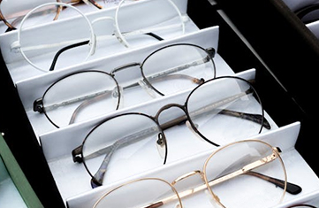 Highlight innovations such as OMO online and offline integration and community grids?