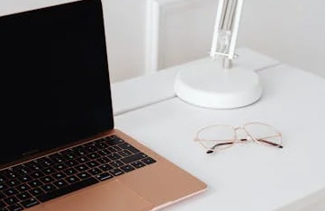 Highlight innovations such as OMO online and offline integration and community grids?