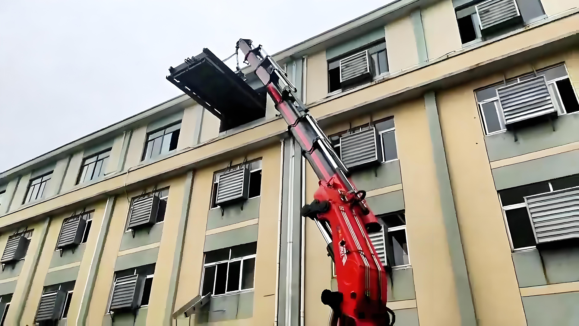 韶起吊机实用工况鉴赏－设备上楼篇