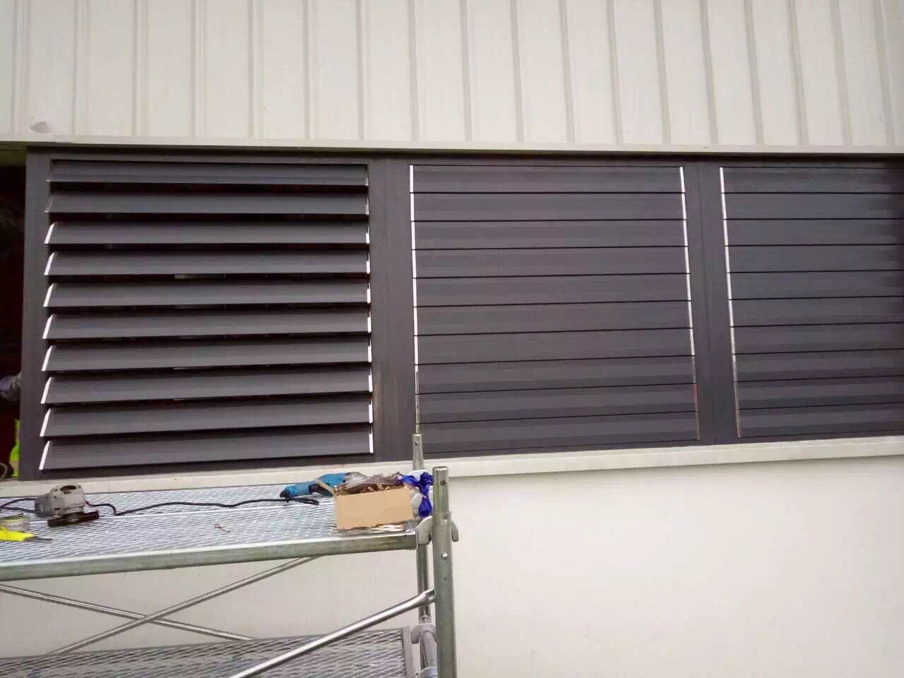 125 SUN LOUVER: The Smart Shading Solution for Vertical Glass Spaces