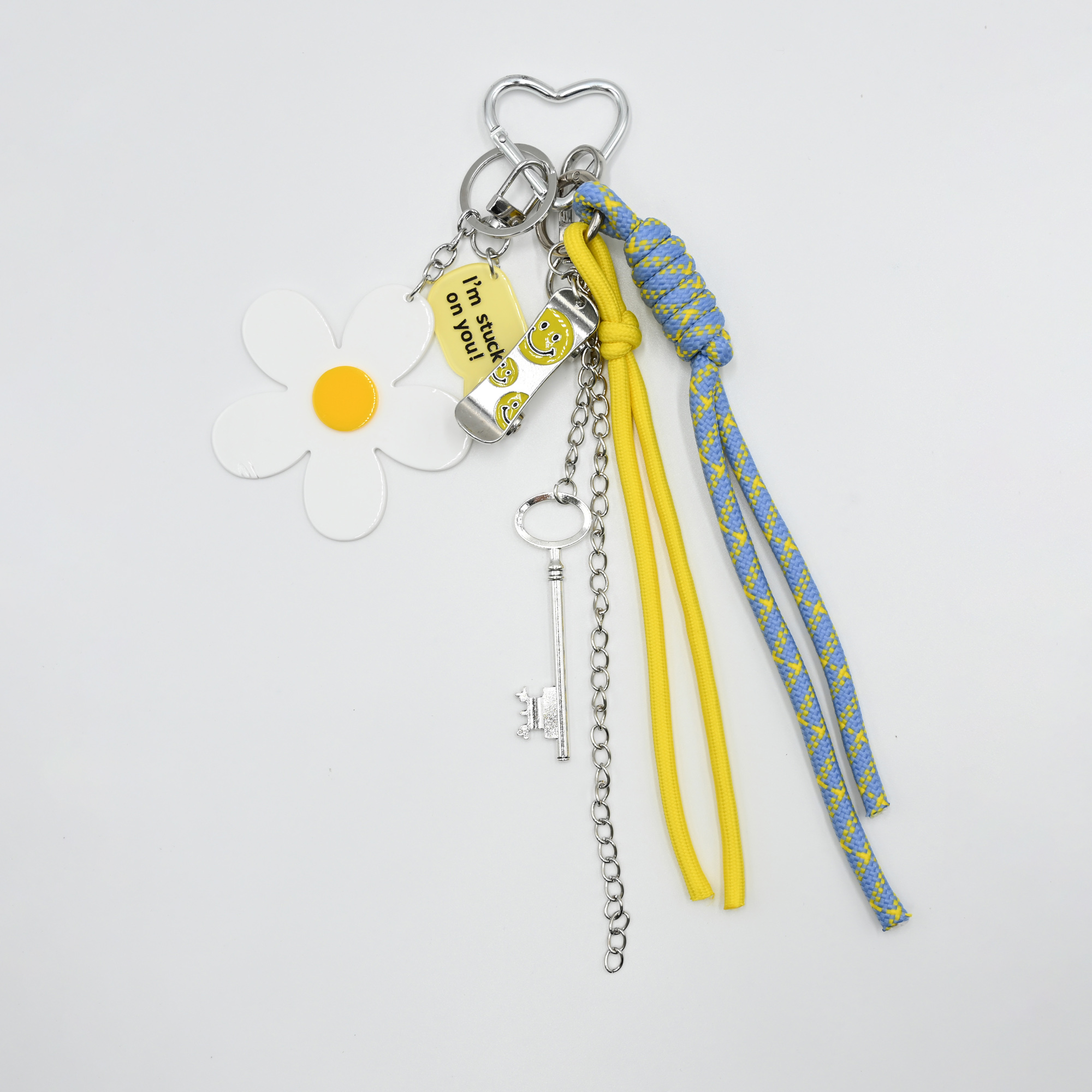 Daisy Flower Keychain with Heart Carabiner – Cute Yellow & Blue Bag Charm