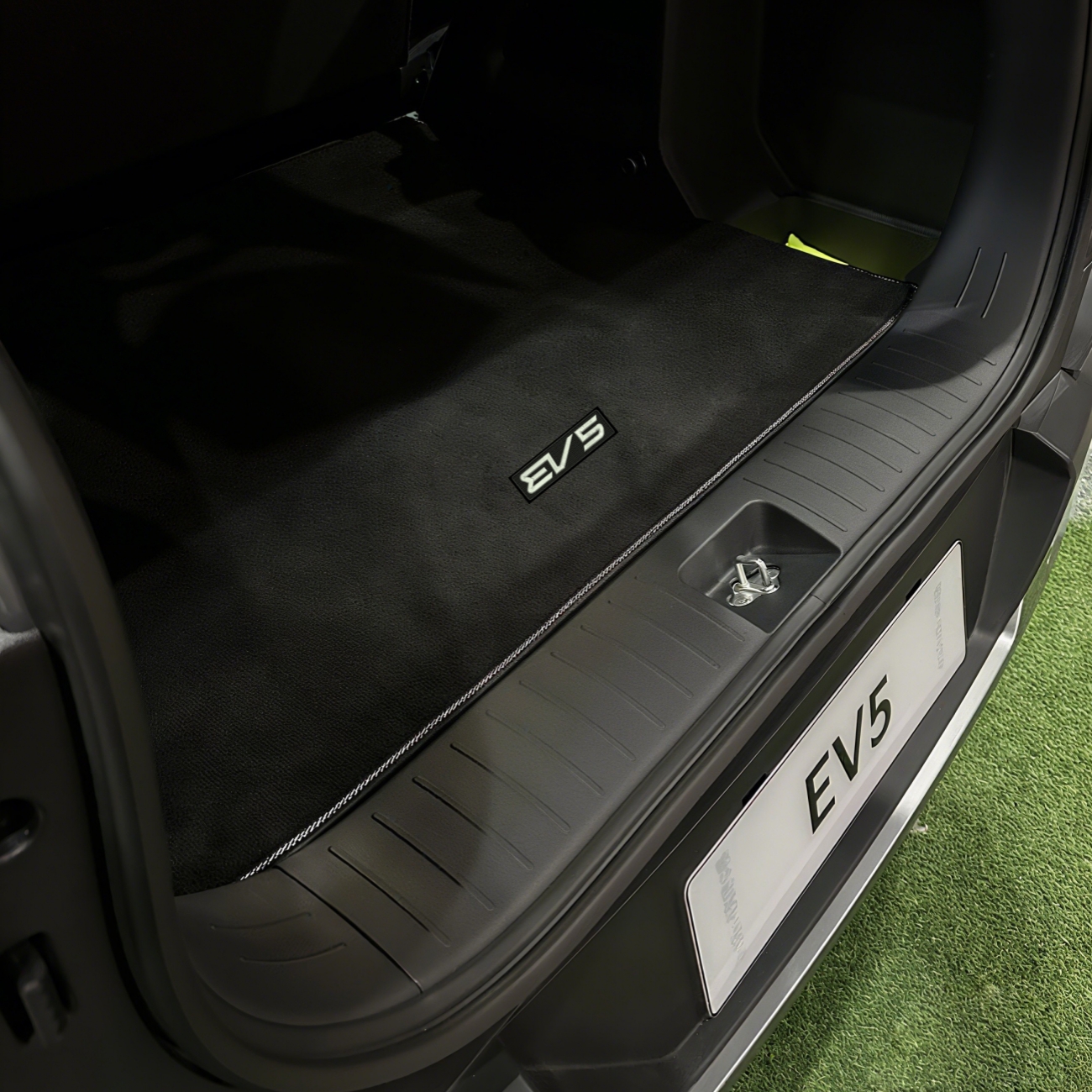EV5(OV1) Trunk Mat