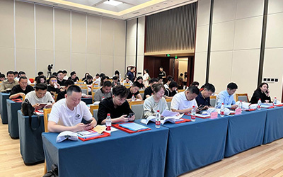 中熔暖芯科技亮相2025中国室内装修协会会议 董事长任娜女士分享 ZETA 原子电热膜赋能智能家居新未来