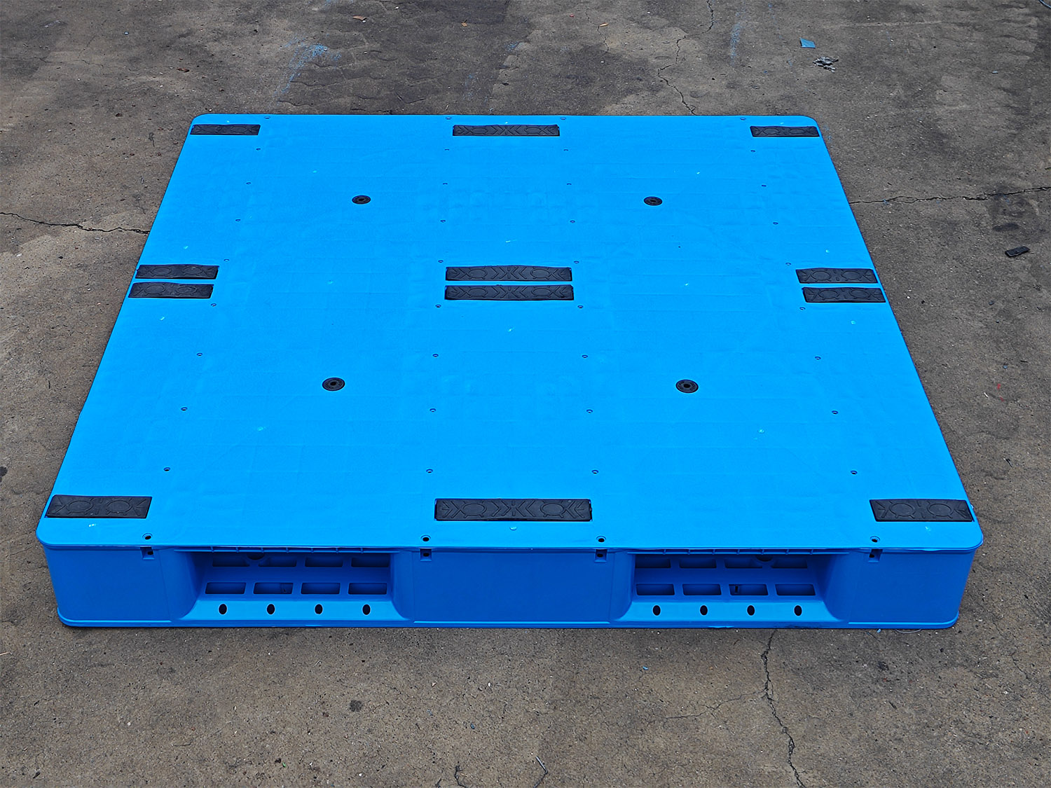 川字平板塑料托盘 | 表面平整 稳定承托 洁净环境适用