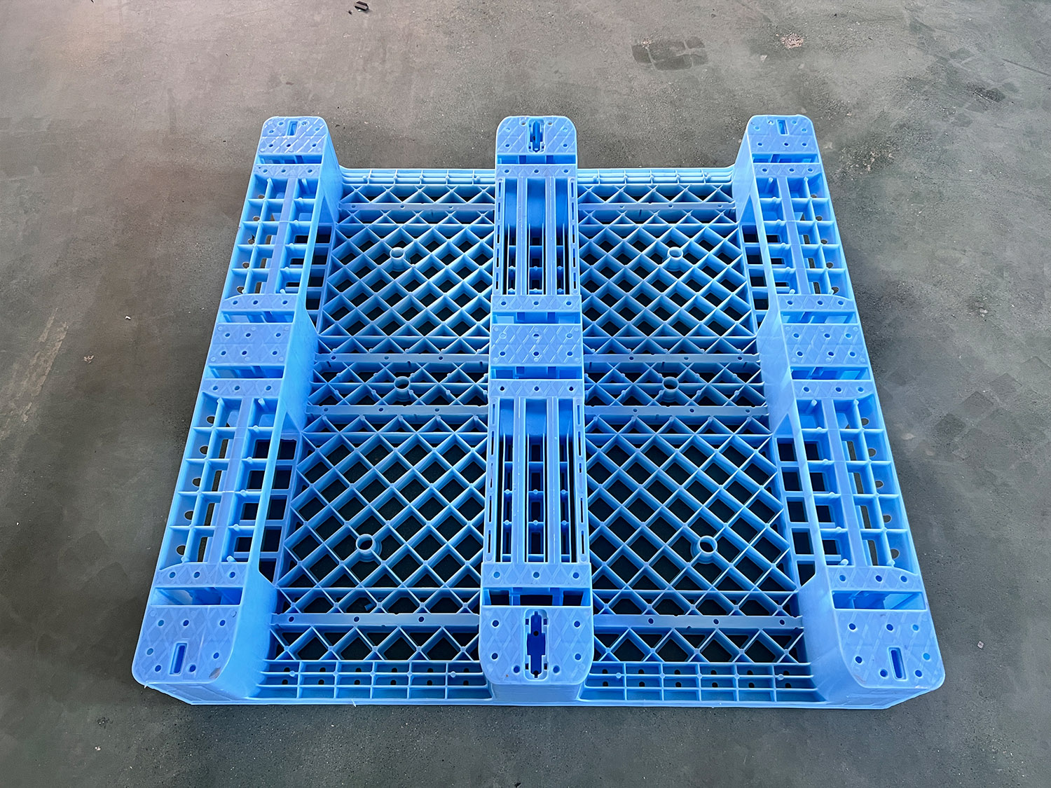 川字网格塑料托盘 | 四面进叉 通风防潮 通用仓储物流