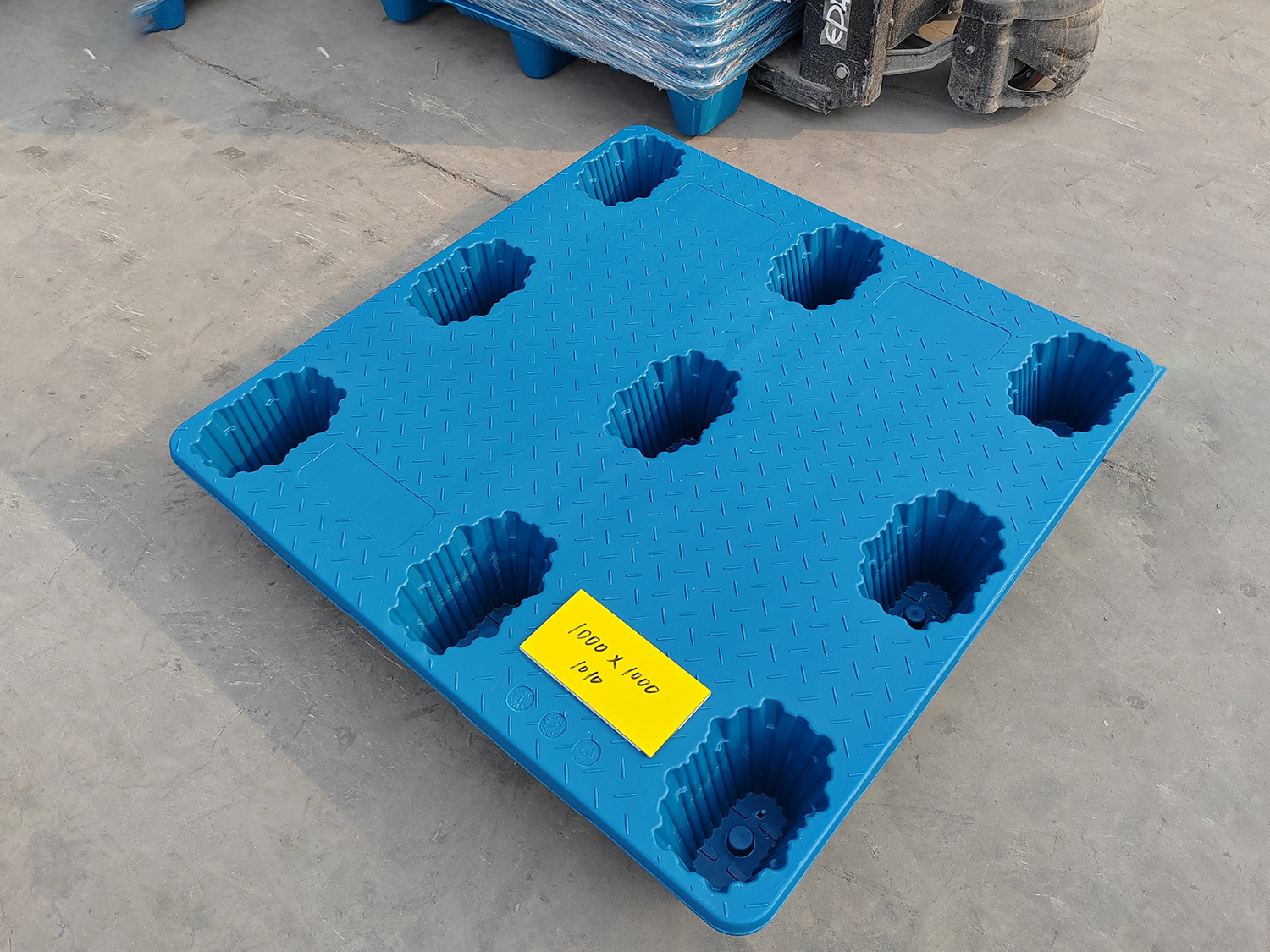 吹塑九脚塑料托盘 | 一体成型 抗冲击好 耐用性佳