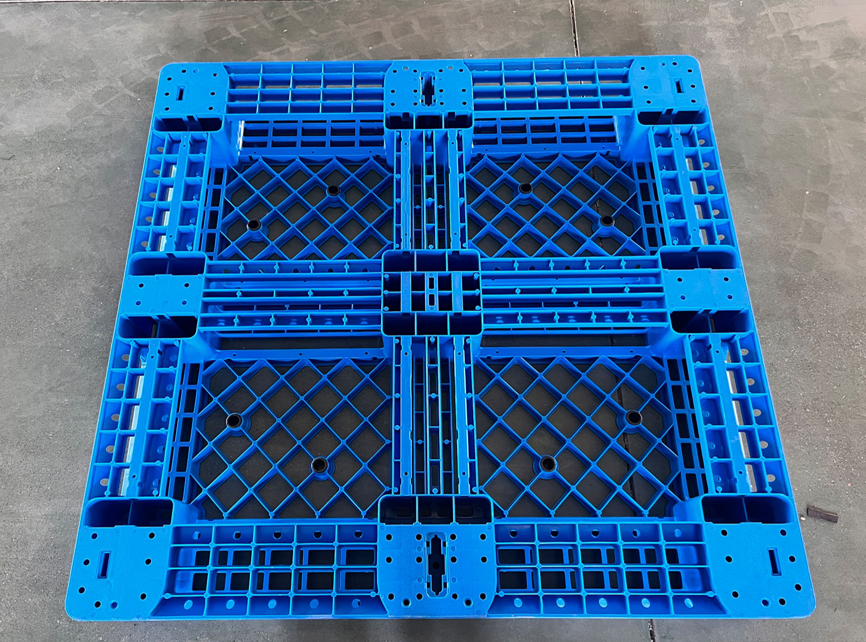 田字网格塑料托盘 | 结构稳定 承载良好 适合较重货物