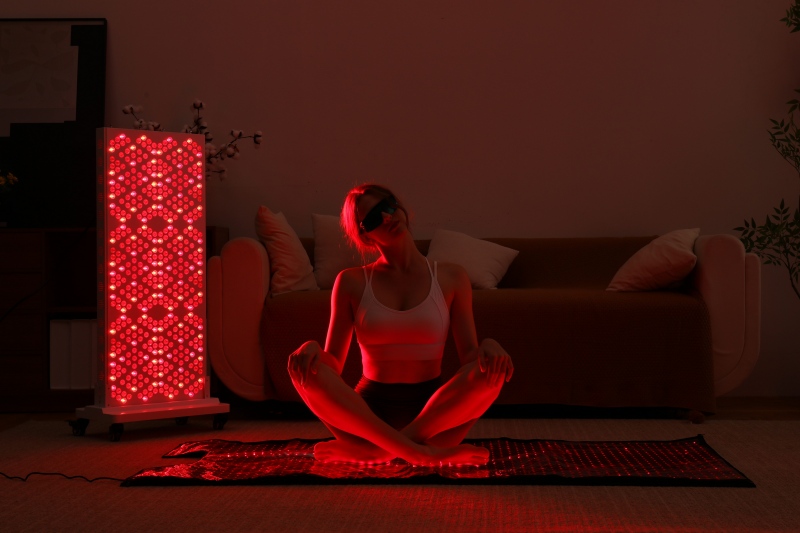 Goodbye Neck, Shoulder, and Back Pain: The Desk Warrior's Guide to Red Light Therapy Self-Rescue
