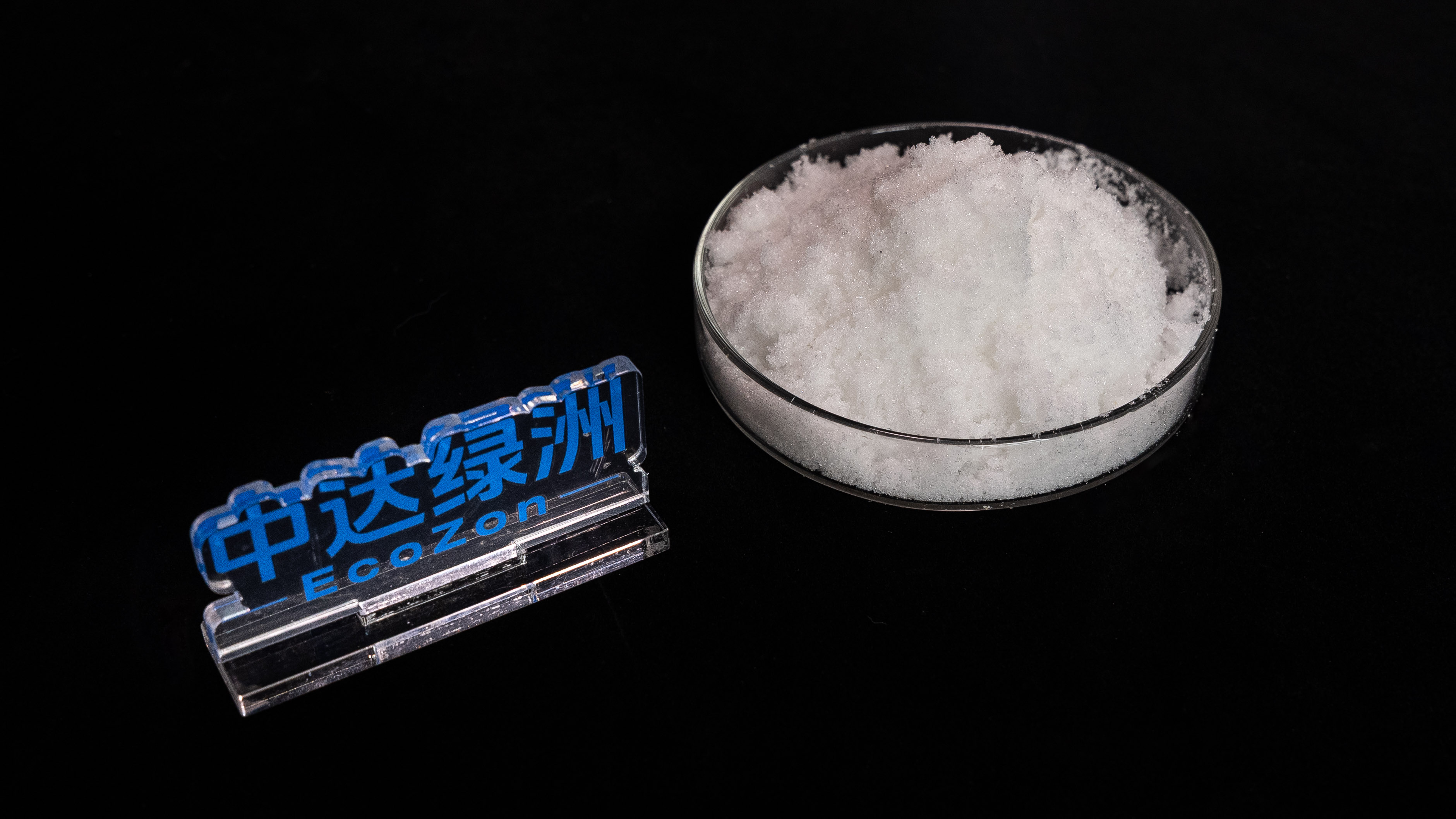 固体高效除氟剂