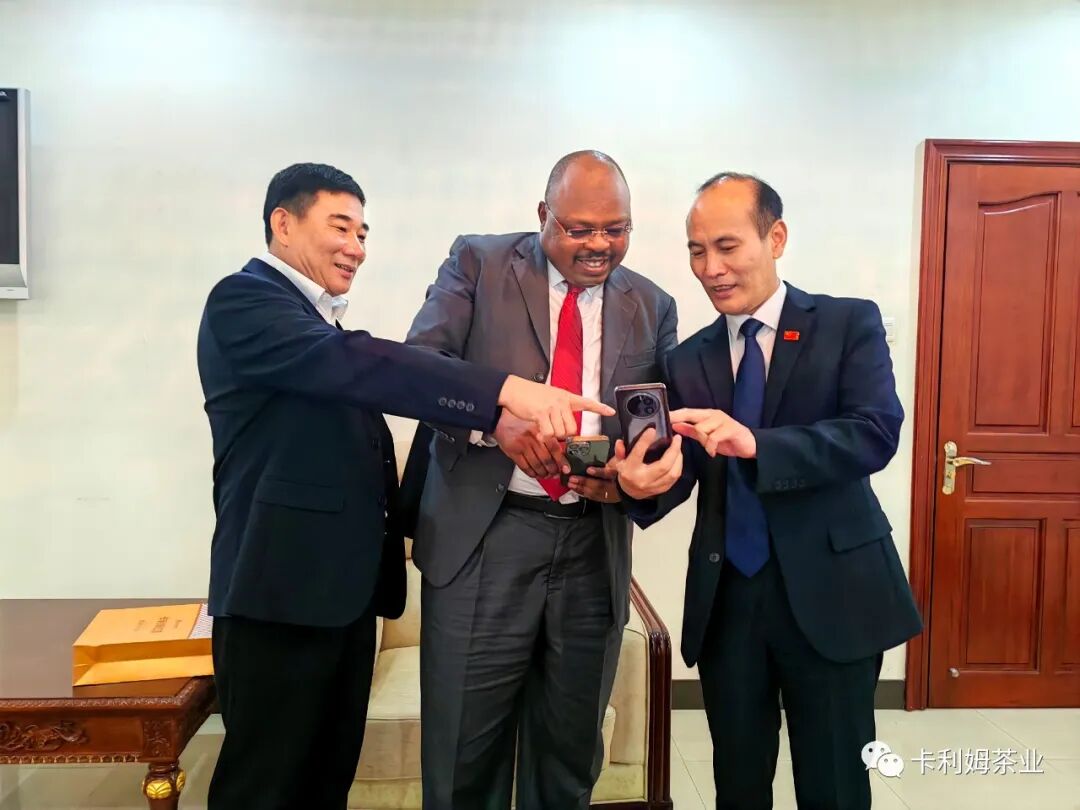 WDEF沃达福创始人秦勇拜会苏丹驻华大使欧麦尔·萨迪格