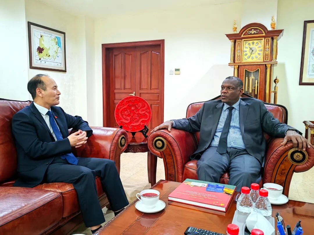 中阿网创始人、中国阿拉伯交流协会执行会长、卡利姆茶业战略制定者秦勇拜会苏丹驻华大使欧麦尔·萨迪格