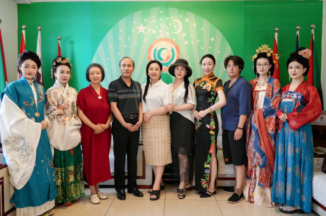 秦勇（卡利姆）会见卡利姆国际茶礼艺术团一行