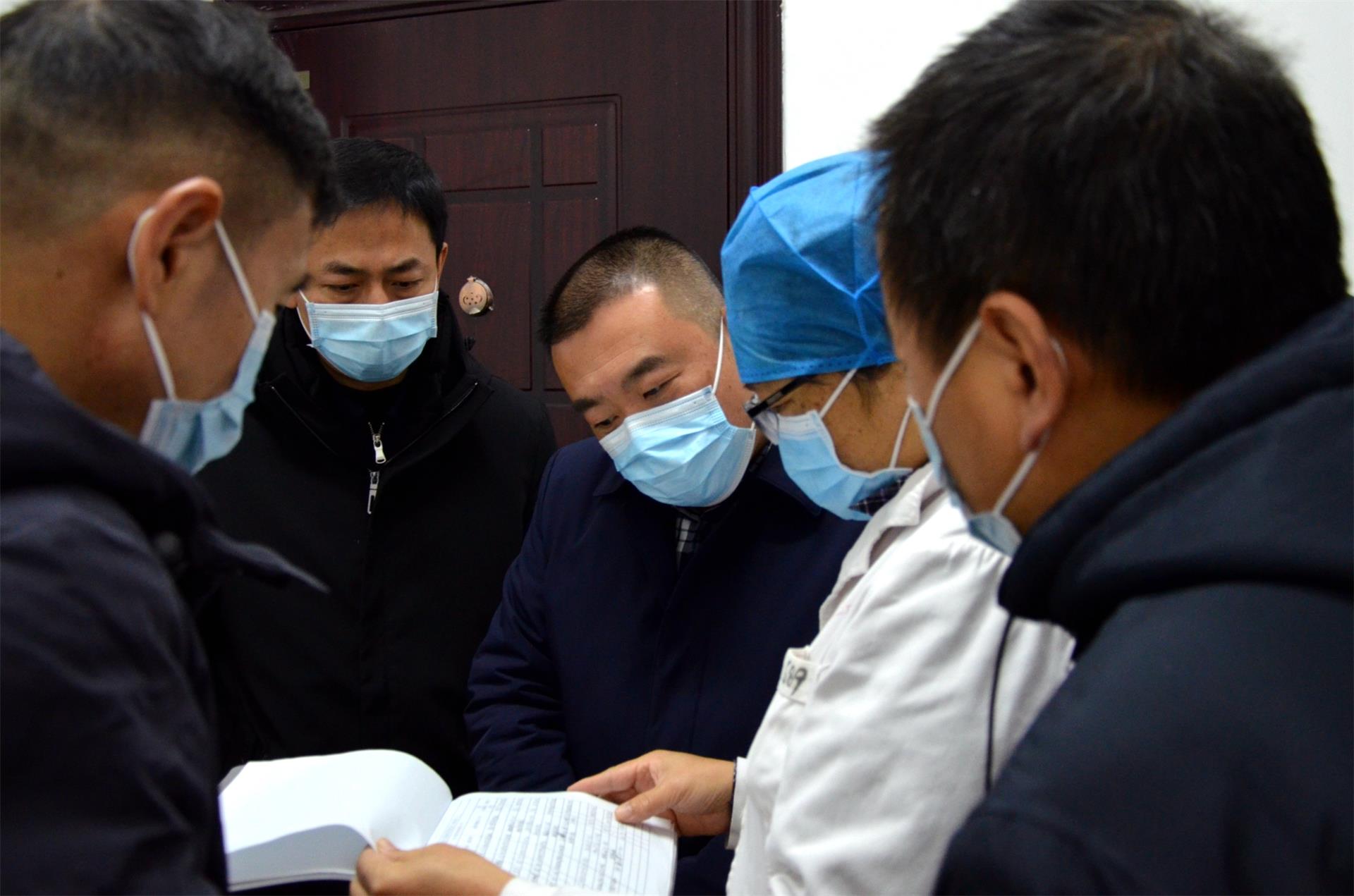 潜江市副市长从进军到油田总医院调研指导工作