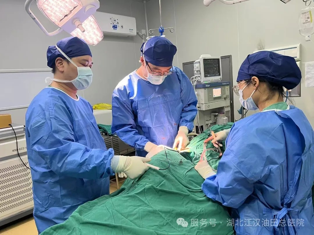 紧急救治，生命至上：我院成功救治肾破裂患者