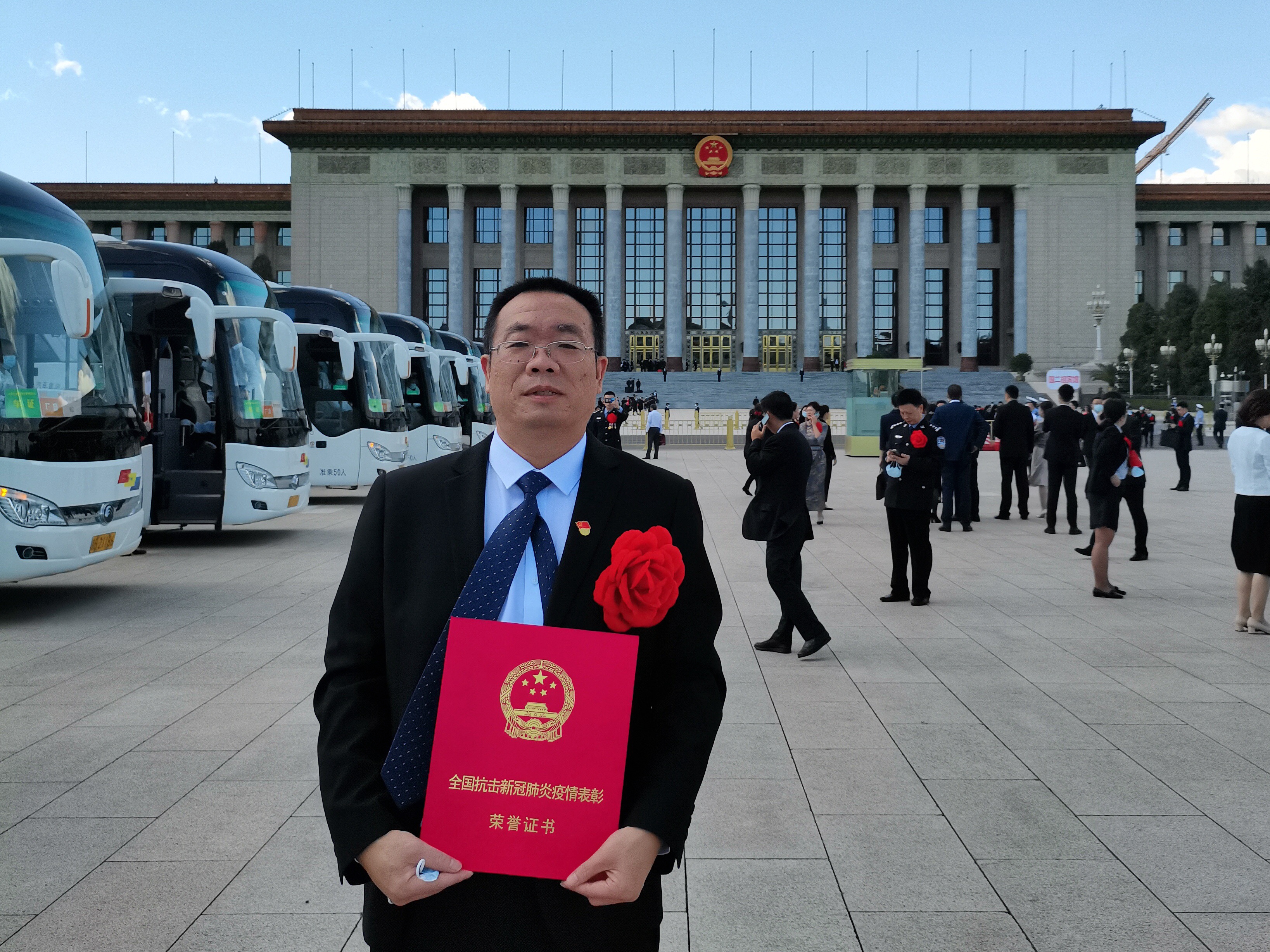 我院呼吸内科副主任张克强在人民大会堂接受国家表彰