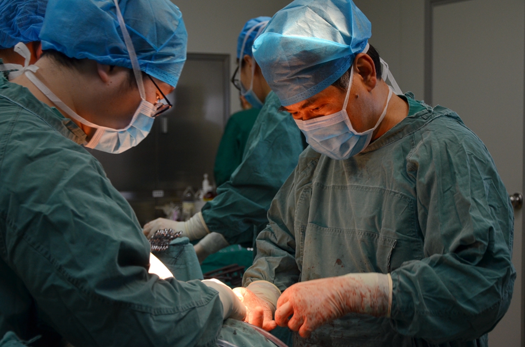 油田总医院胸外科团队成功切除罕见胸腔巨大肿瘤 