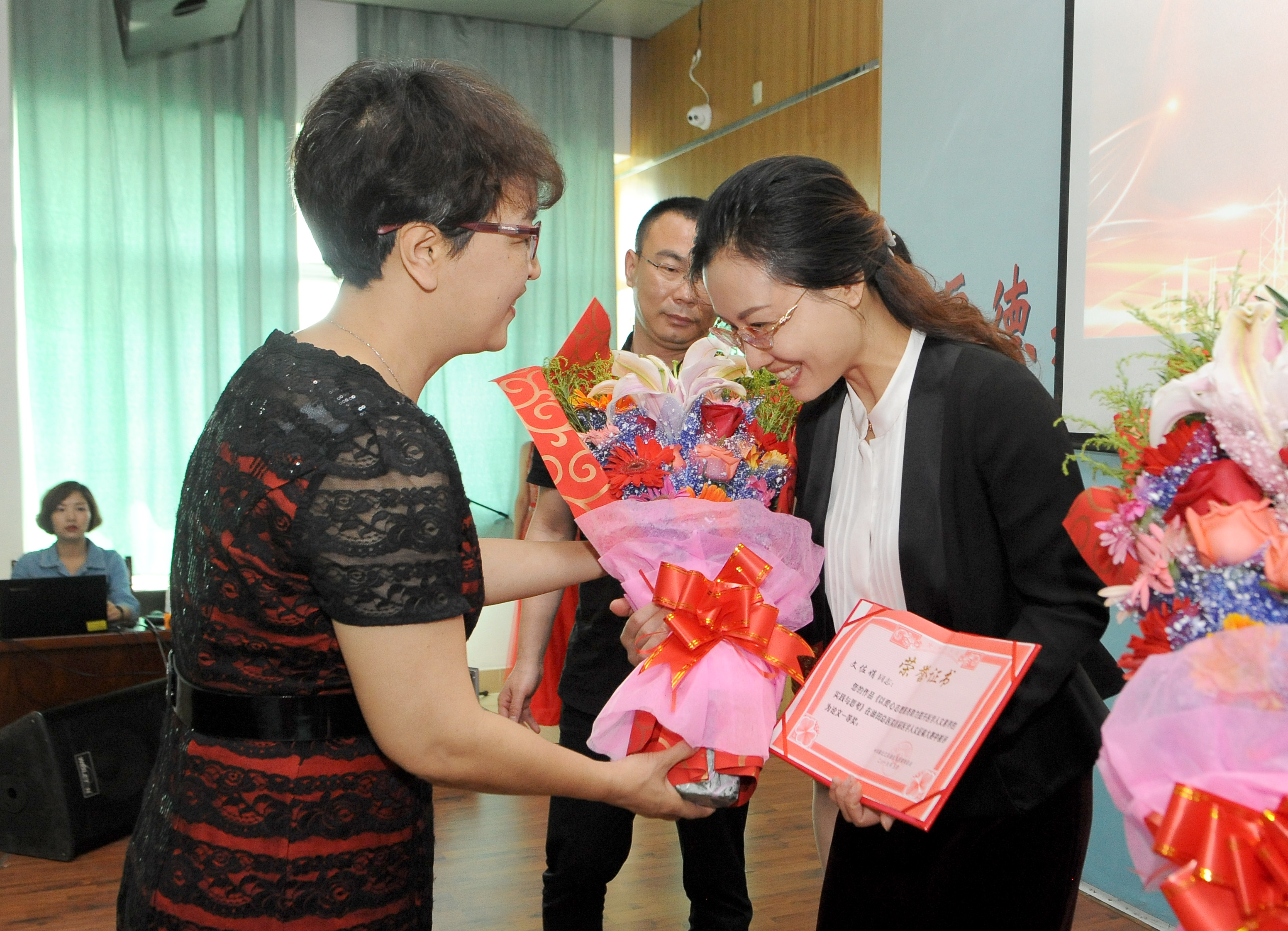 油田总医院举办首届医学人文征稿大赛颁奖大会 