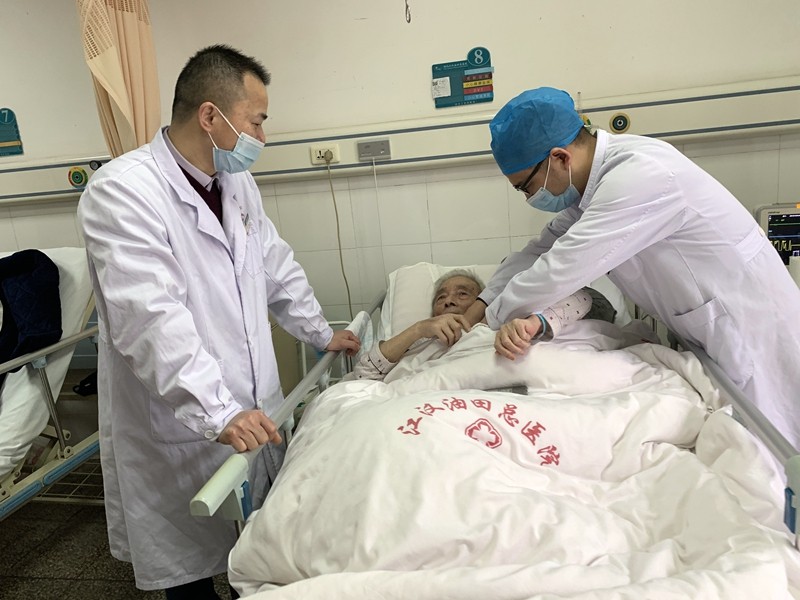 油田总医院成功医治一名88岁高龄胃间质瘤患者