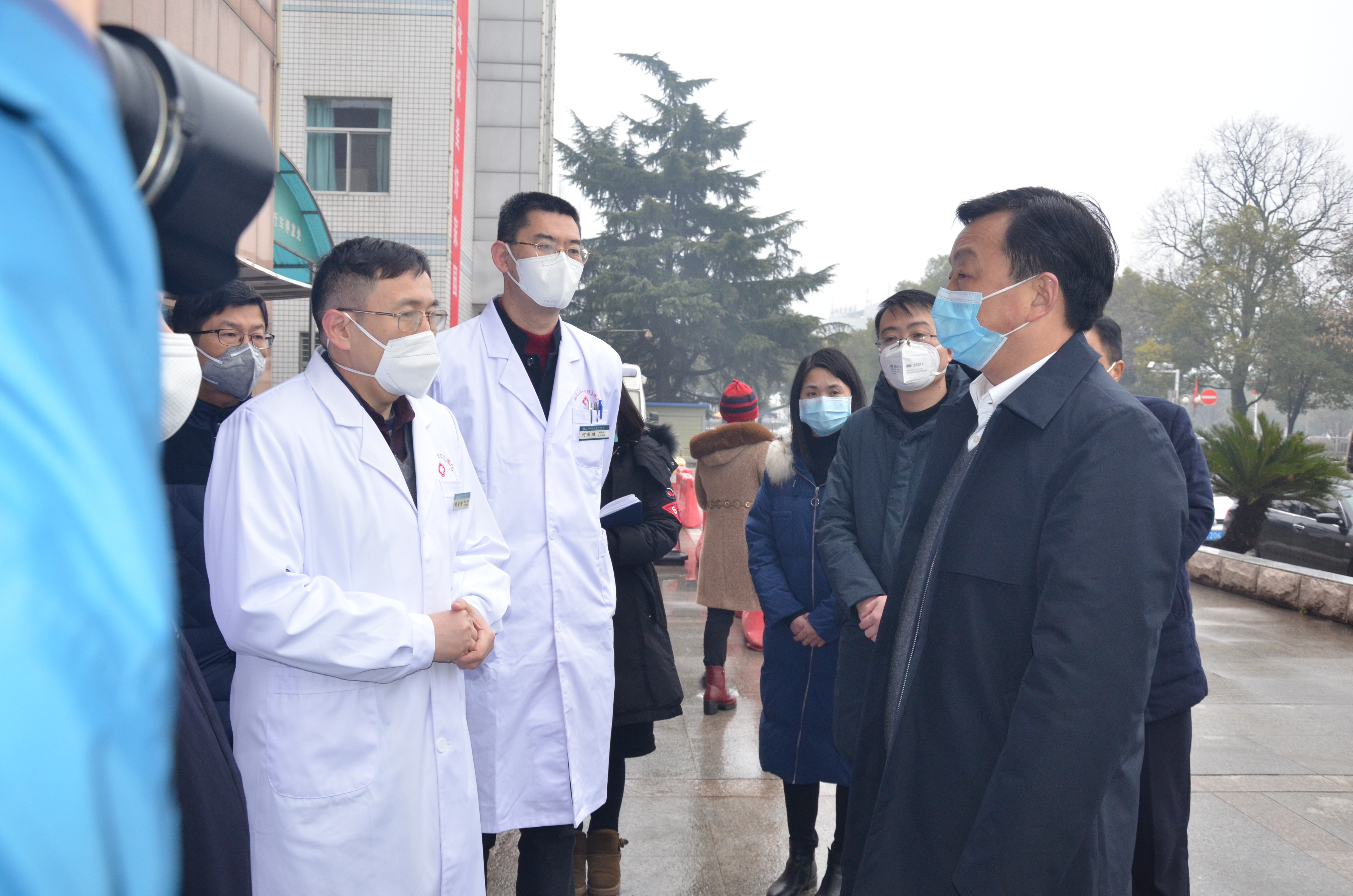 潜江市委书记吴祖云来到湖北江汉油田总医院督导疫情防控工作