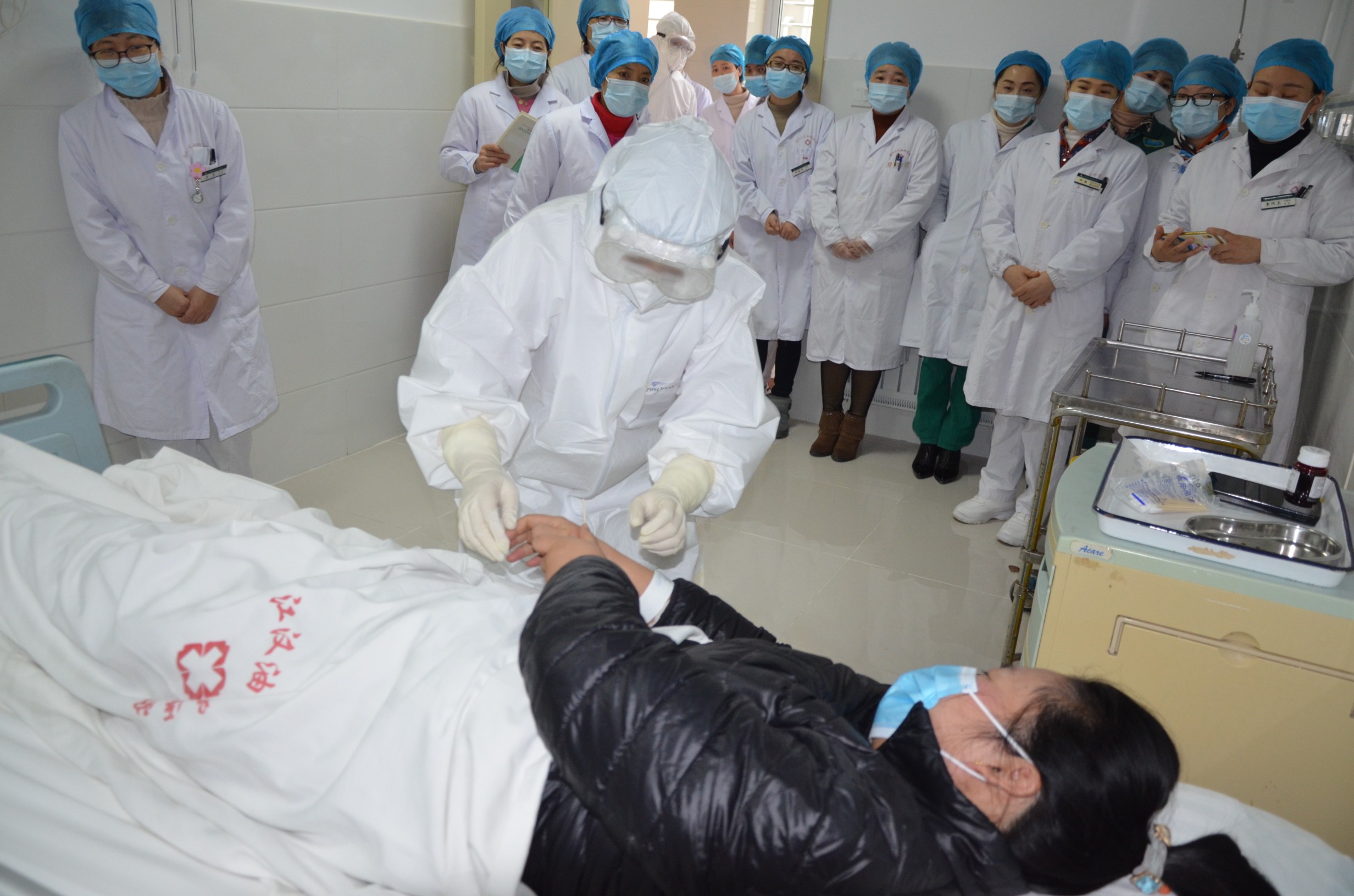 油田总医院举行医务人员新冠肺炎职业暴露应急处置演练