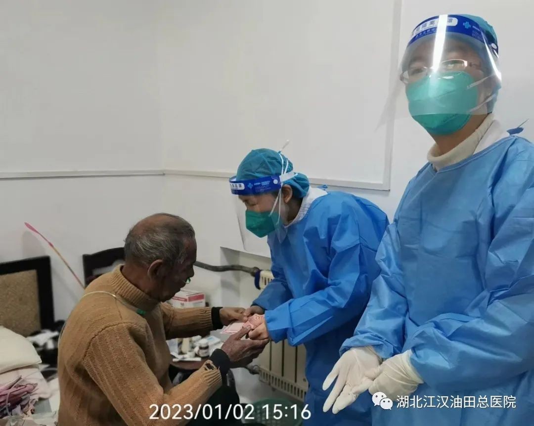 血透室护士长和石爷爷的故事