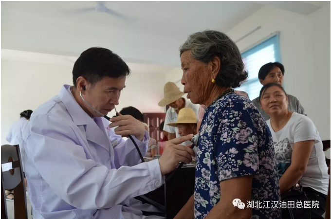 荷花村来了党员医疗专家志愿者