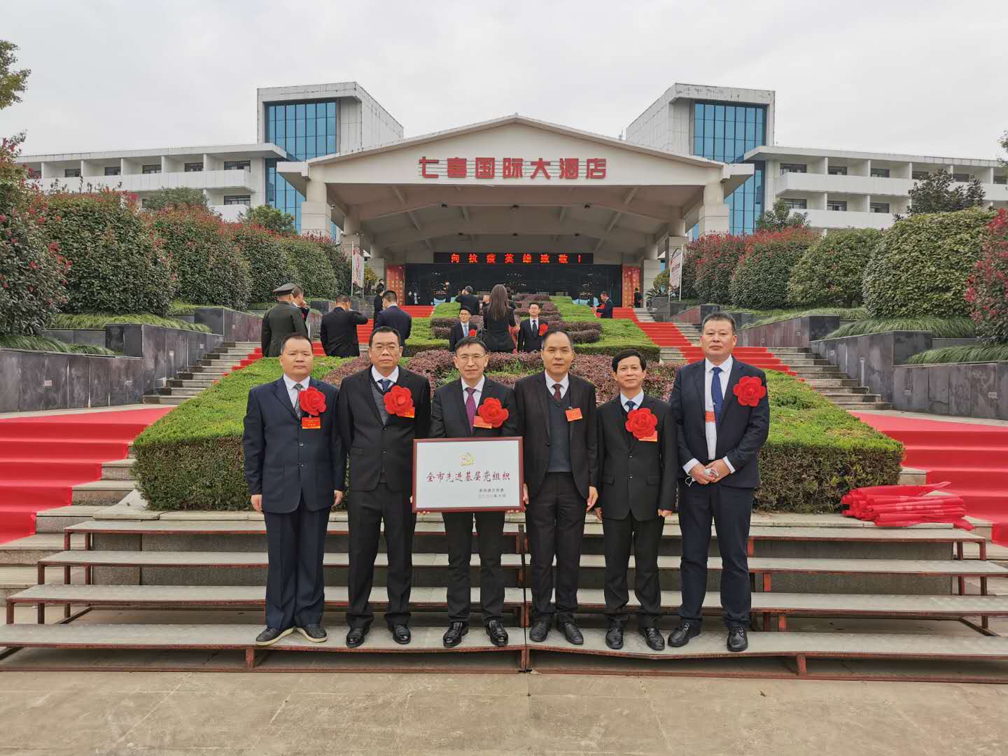 油田总医院获潜江市抗击新冠肺炎疫情先进集体