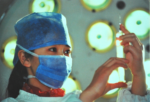 院党委在全体党员中开展“两学一做”创先争优活动