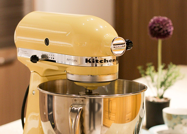 食品搅拌机是全齿轮传动结构，其动力传动系统具有高标准设计，强度高，技术要求高