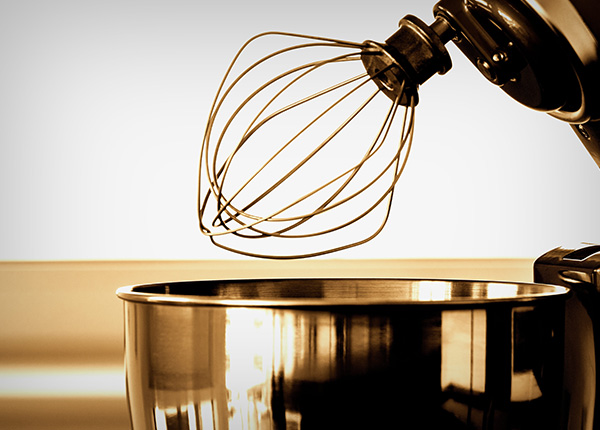 该机设计合理，外型整齐美观，体积小，重量轻，噪音小.效率高，操作简单，清理方便，清洁卫生