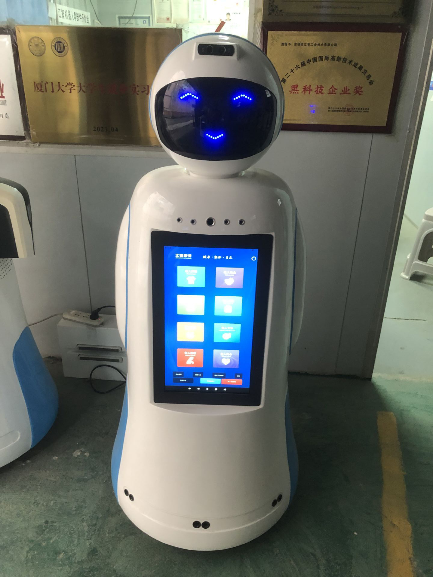 老人八大时光全覆盖江智地面款JZR1400640康养生态机器人