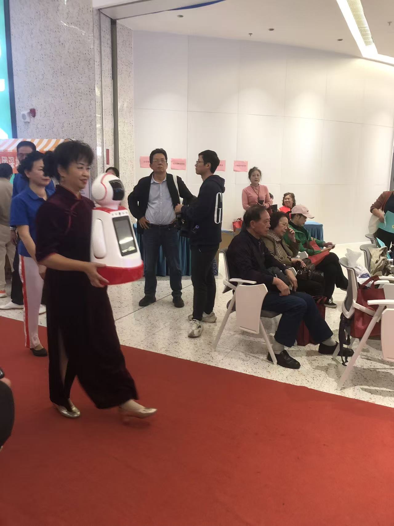 江智康养机器人参与深圳老科协罗湖银龄活动