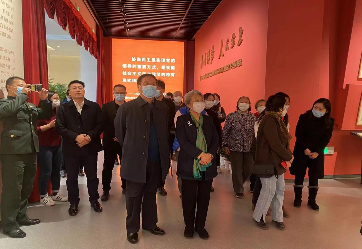 我会周秉德会长应邀参观“百川归海 人民至上——香山时期中国共产党领导的协商建国实践专题展览”