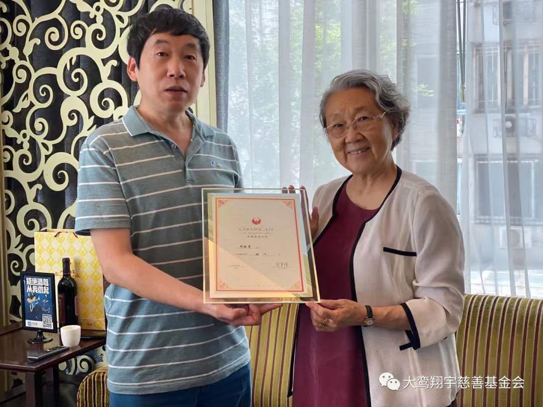 顾问风采（二）周铁男：有爱的收藏 无私的贡献​