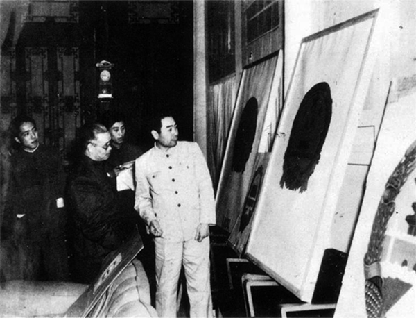 这种仗应该怎么打？周恩来全神贯注地注视着战局的发展……