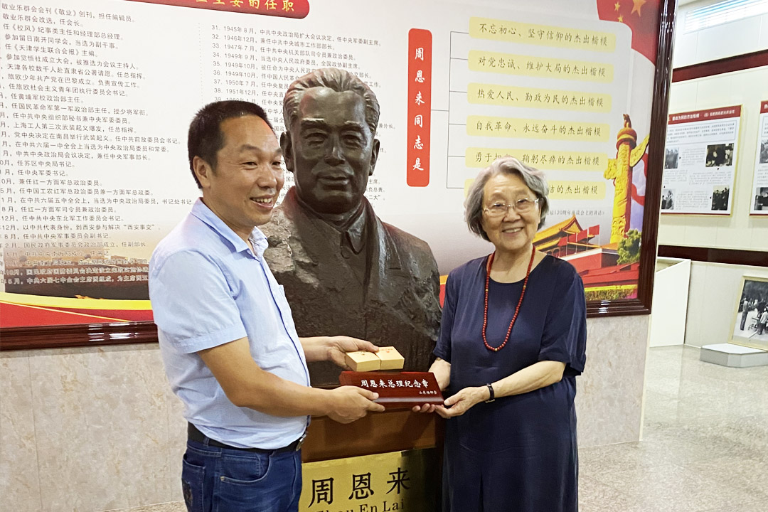 周秉德会长到访诸暨“周恩来风采馆”