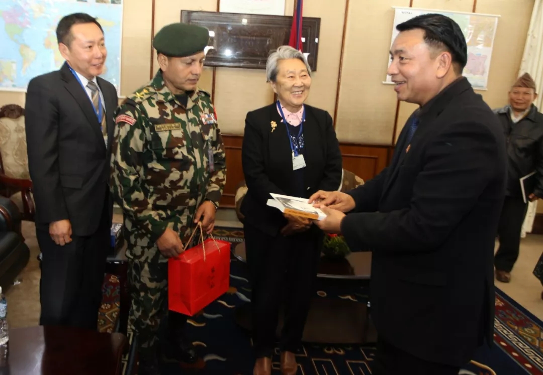 尼泊尔副总统普恩会见周秉德