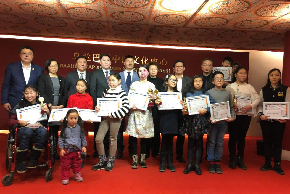 “风铃行动”绘画大赛颁奖仪式在乌兰巴托举行