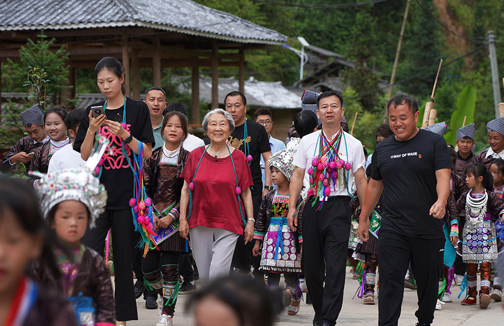 助力乡村振兴 再访高武温暖行