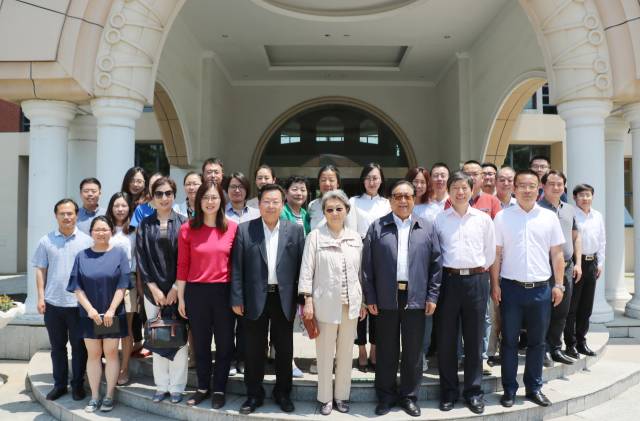 周秉德出席传媒大学南广学院座谈会