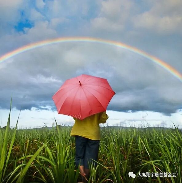 用爱心架起彩虹的桥梁