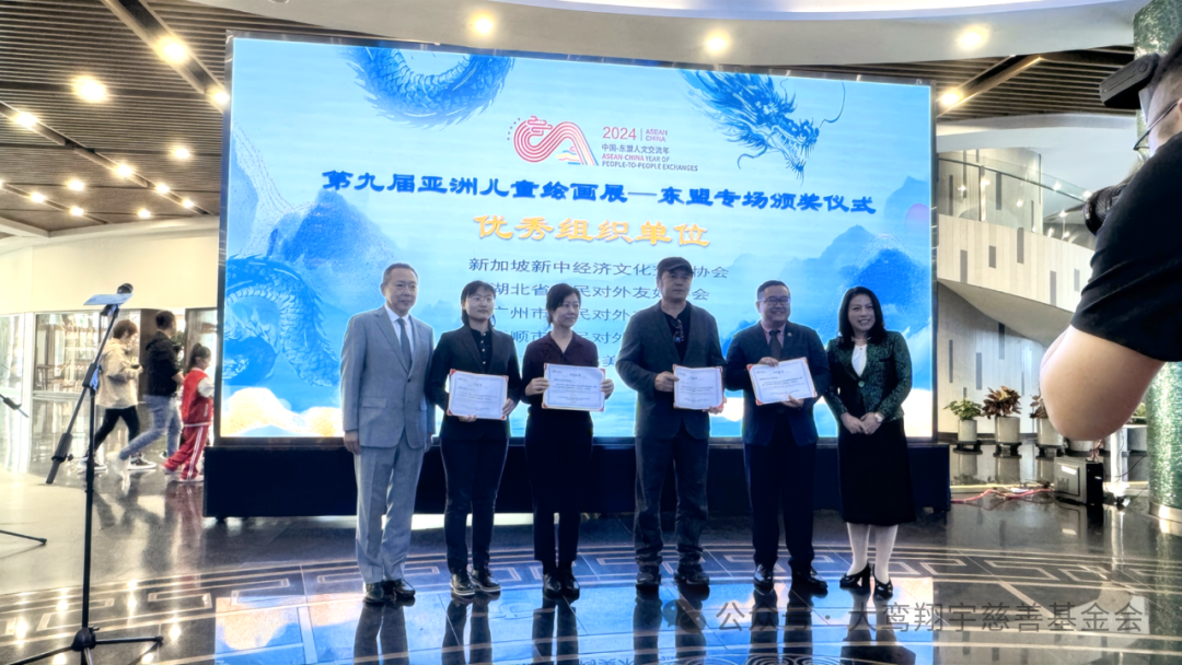 艺术与红色记忆共舞，描绘友谊与传承的长卷