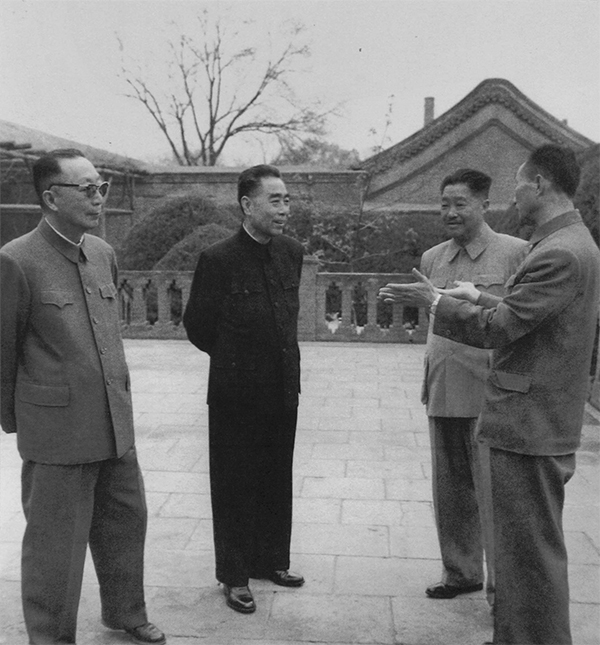 聂荣臻诞辰121周年 | 聂帅发怒了，硬是闯进总理的病房……