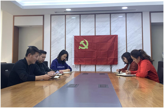 深入讨论学习贯彻党的十九届四中全会精神