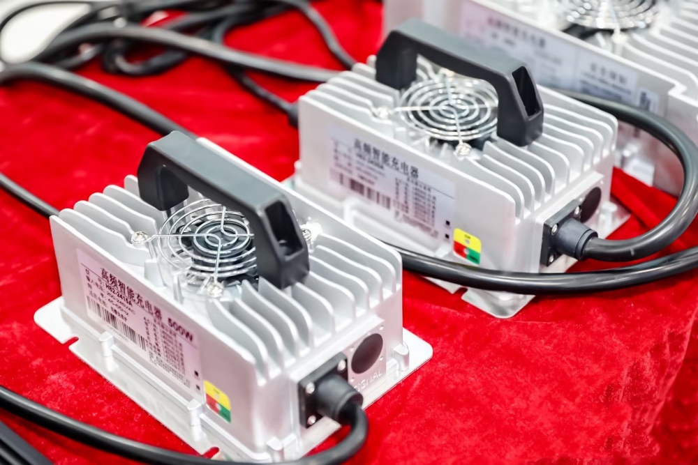 充电器的散热风扇需要定期清理吗？