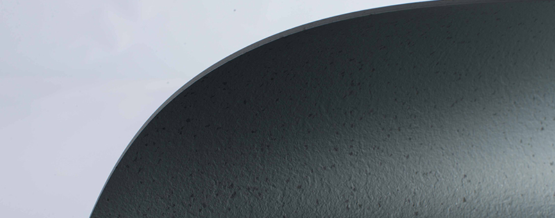 独特的设计和质地

 从一开始，盟多的生产和研发就一直致力于提供实用且高性能的解决方案，同时培养能够诠释当代空间观的
 美感。独特的设计和质地是我们每种产品的鲜明特点，这是由于我们在生产过程中使用了特定圆柱体或模具
 所致。
 如今这些独特的品质使盟多成为一个强有力的项目持续合作伙伴，使这些建筑实现以设计为导向，并将韧性、
 灵活性和耐用性联系起来，同时还能够表达情感，传递美感，向人们讲述充满卓越和热情的故事。
