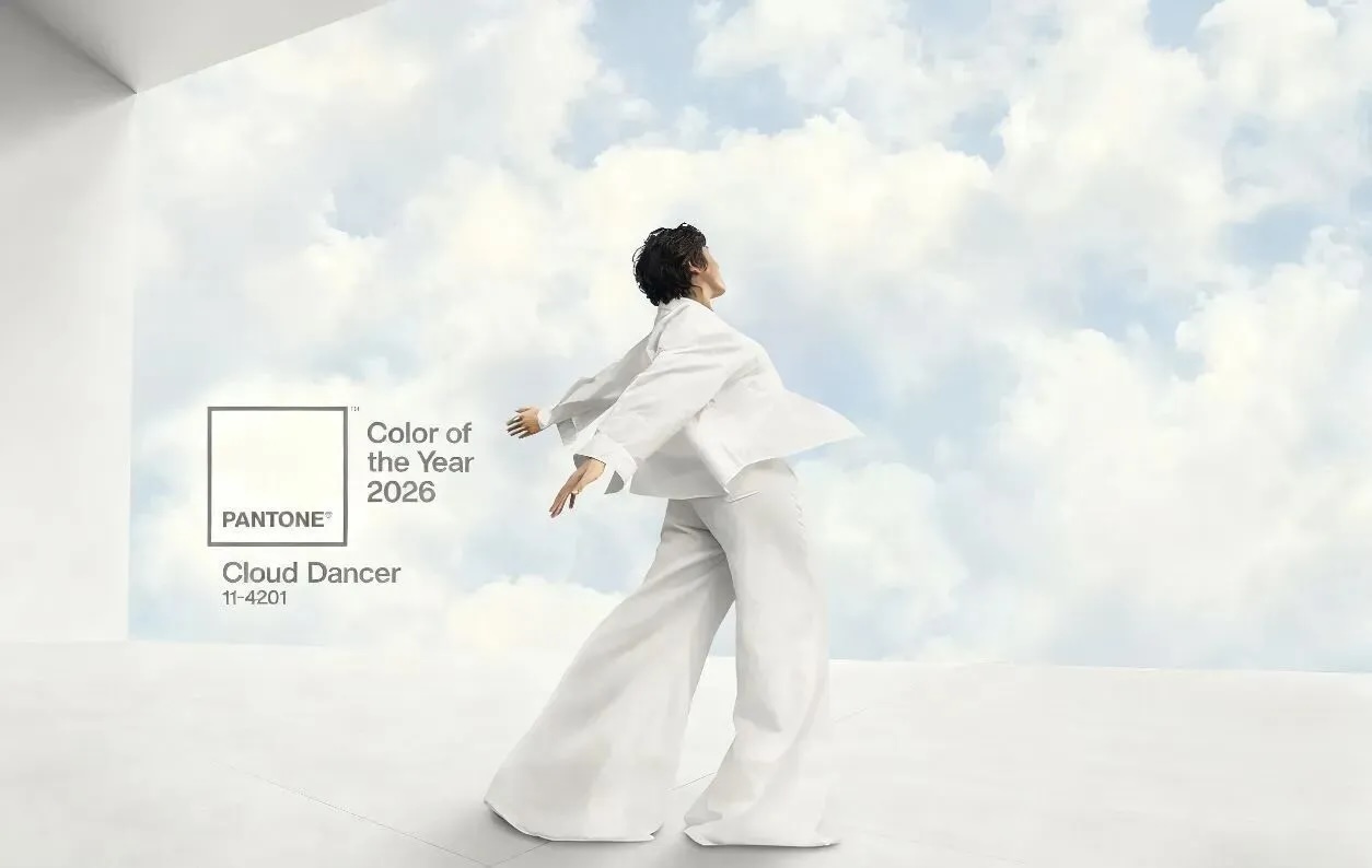 盟多地板邂逅“云上舞白” ｜2026年潘通流行色