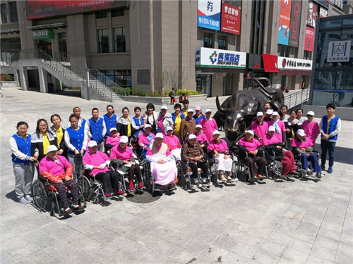 亲历春城巨变 感受城市精神  ——南关区怡康园老年公寓地铁体验活动