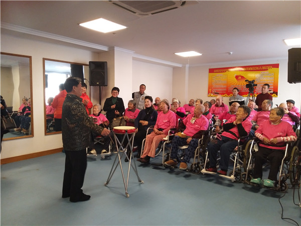 欢声笑语 安享晚年之福 无微不至 谱写最美夕阳红