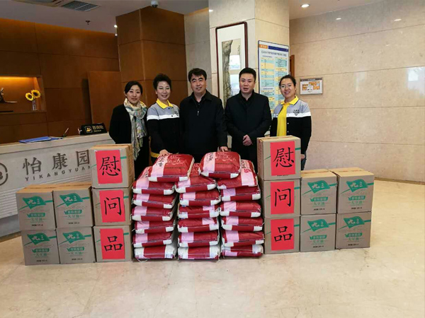 送上礼品表心意 健康平安福寿长——南关区政府重阳节慰问辖区内老人